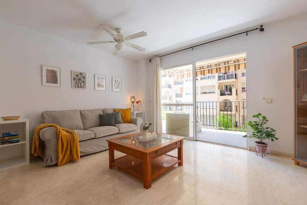 Apartamento Fuengirola Beachアパートメント エクステリア 写真