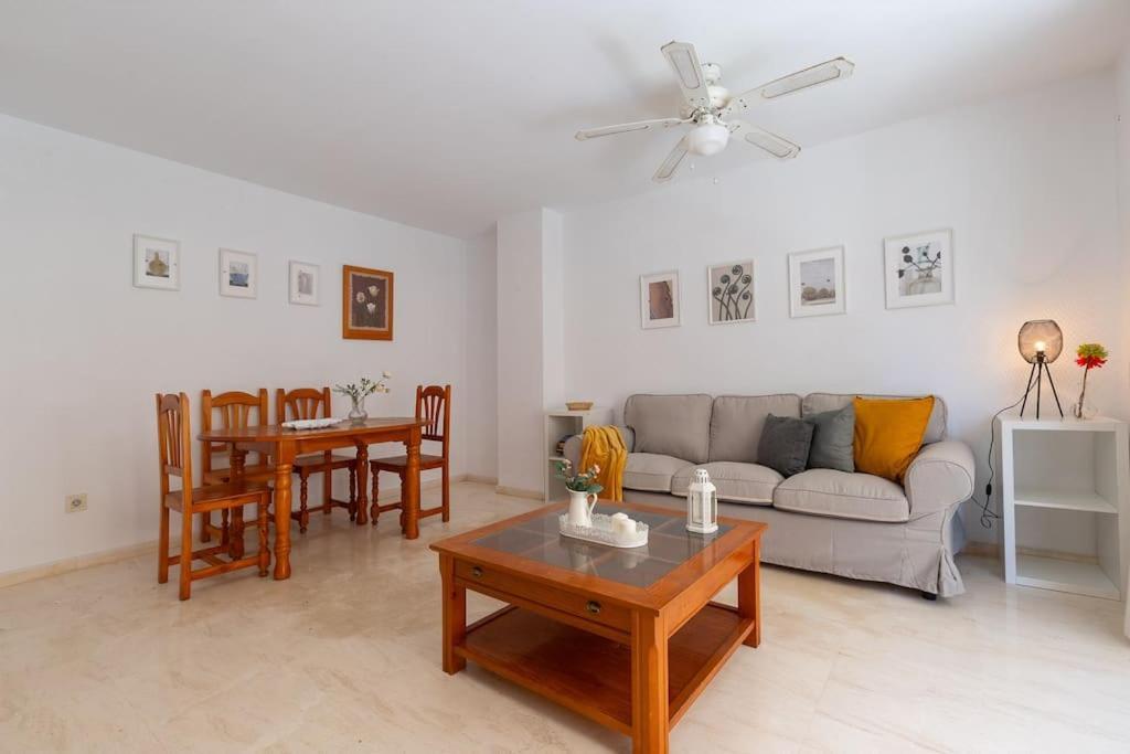 Apartamento Fuengirola Beachアパートメント エクステリア 写真